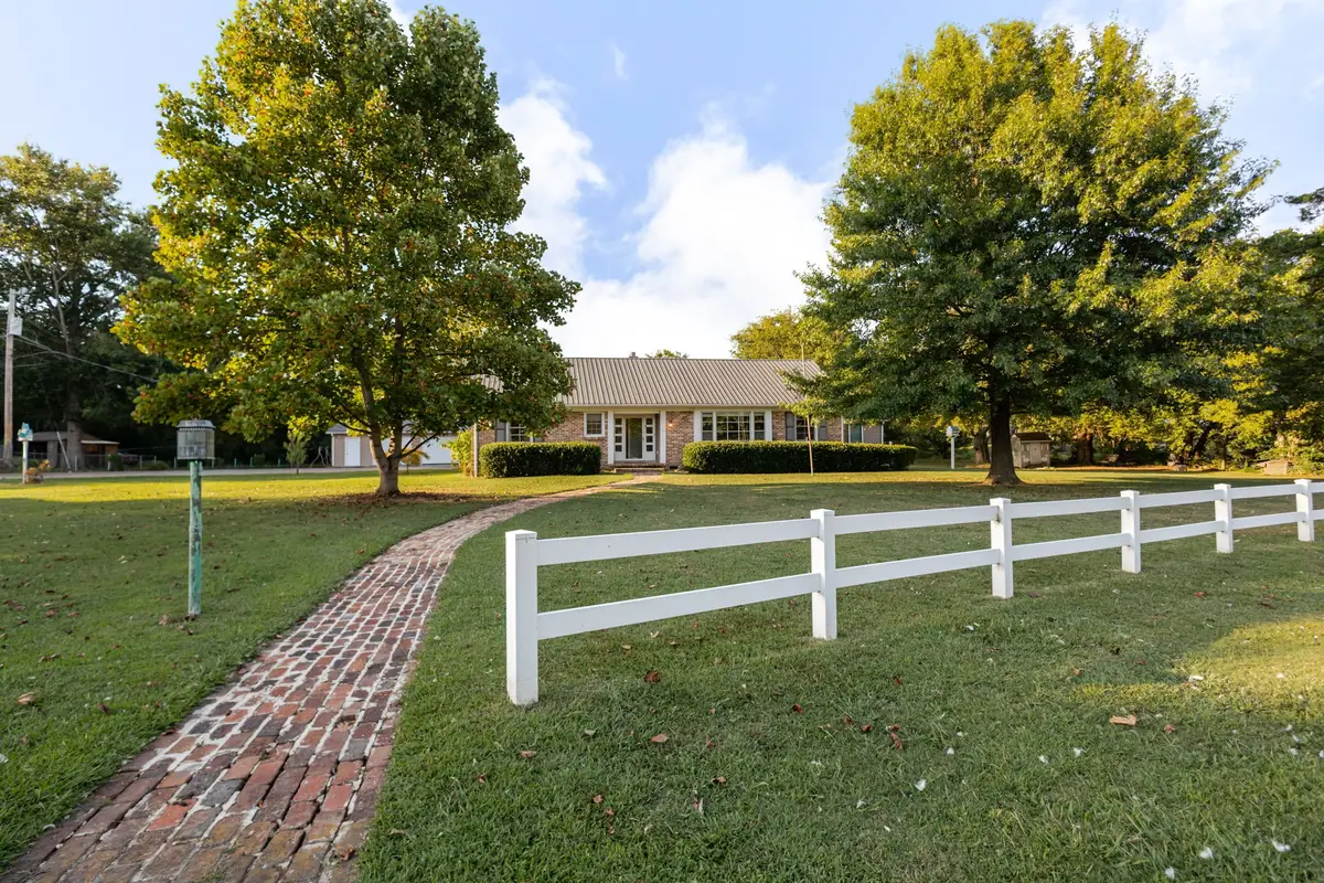 313 Hickory Dr, Shelbyville, TN 37160 - #1