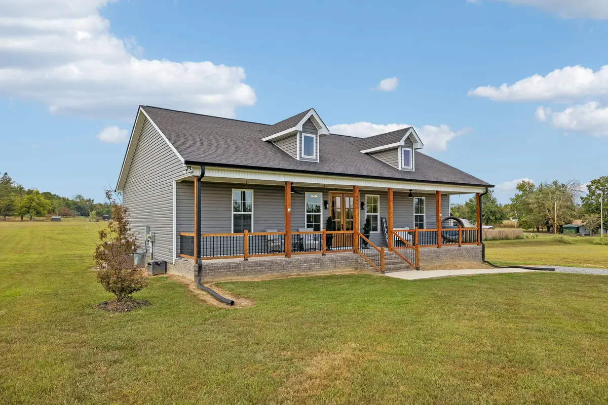 997 Bear Carr Rd, Westmoreland, TN 37186 - #1