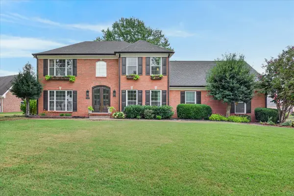 407 Savannah Trace Dr, Clarksville, TN 37043