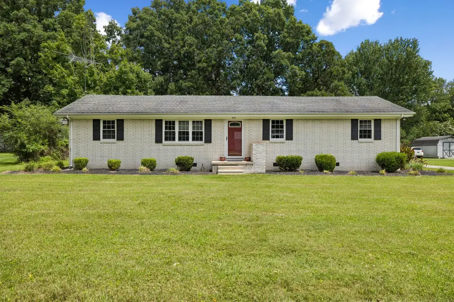 516 Crestwood Dr, Lafayette, TN 37083 - #2