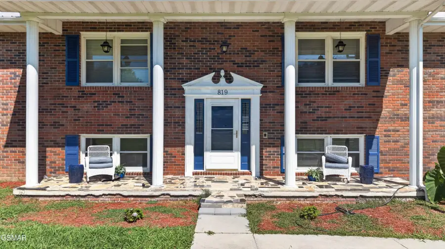819 Redwood Drive, Mount Carmel, TN 37645 - #2