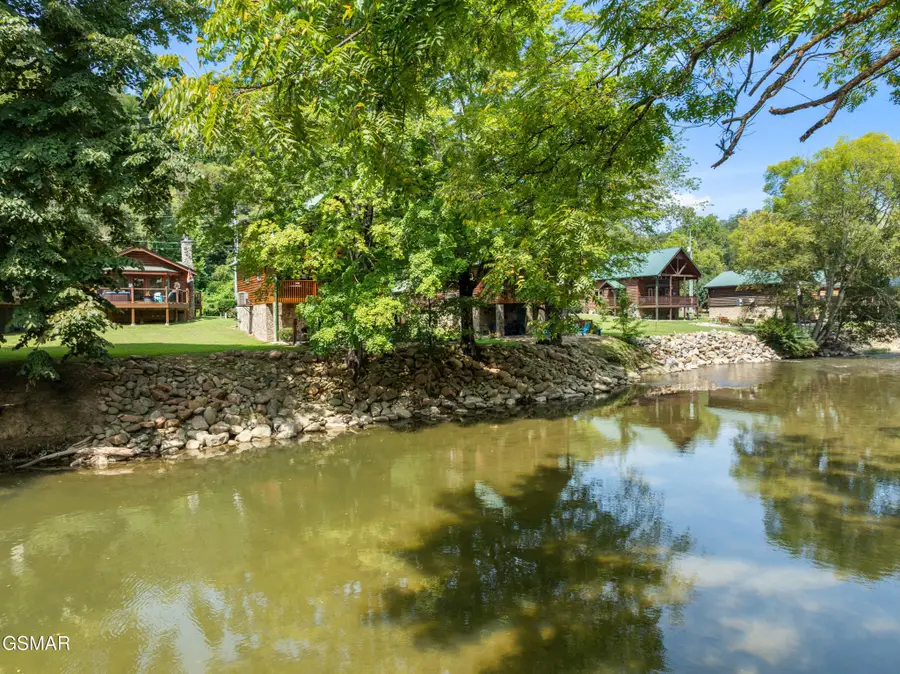 2323 River Port Way, Pigeon Forge, TN 37863 - #2