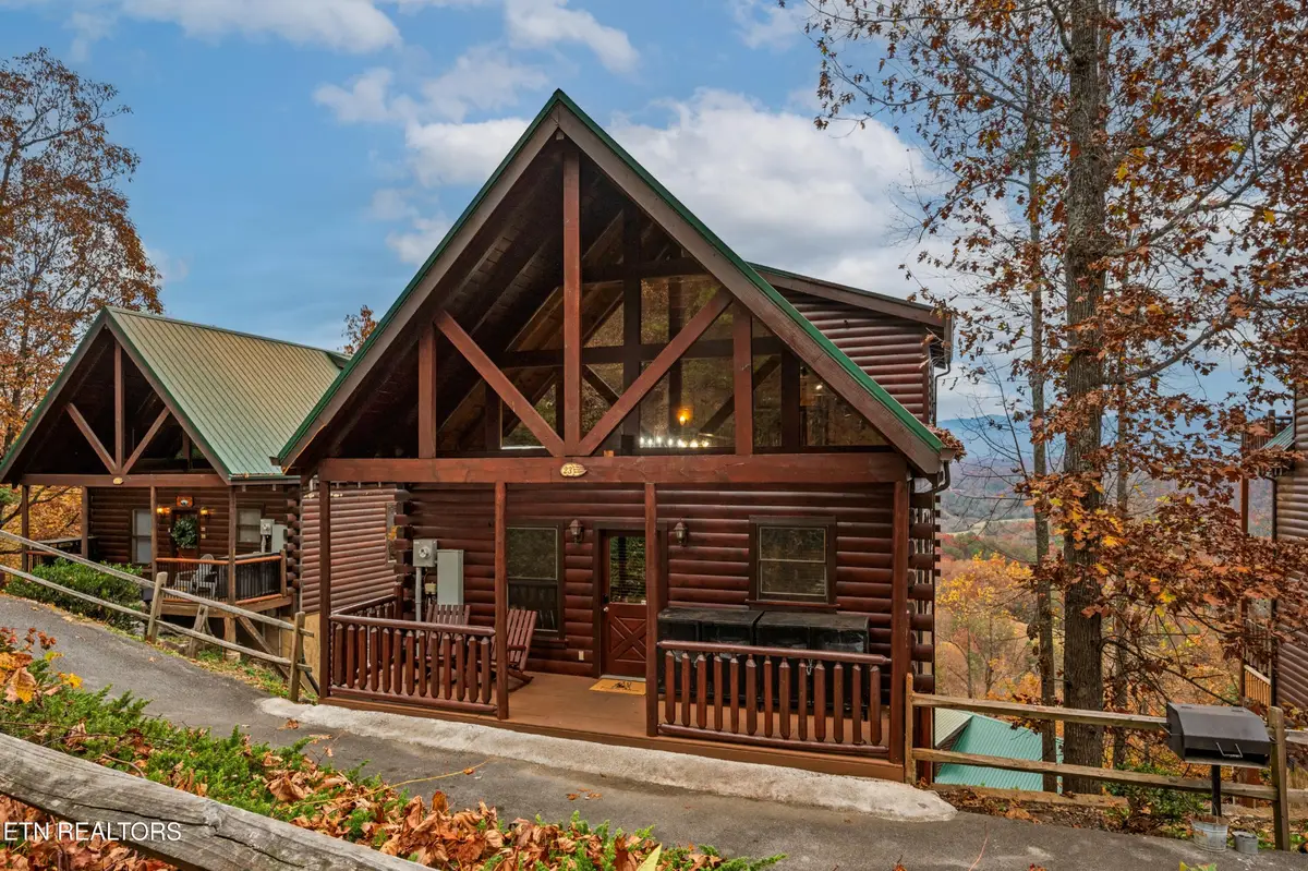 2251 Upper Middle Creek Rd, Sevierville, TN 37876 - #1