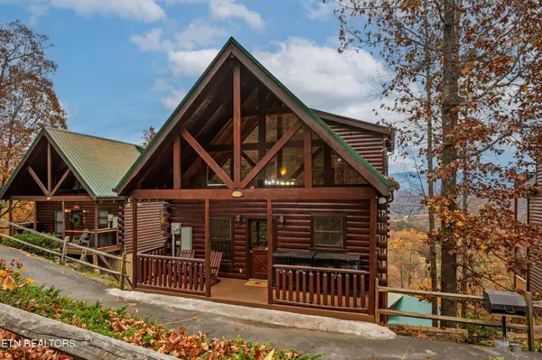2251 Upper Middle Creek Rd, Sevierville, TN 37876