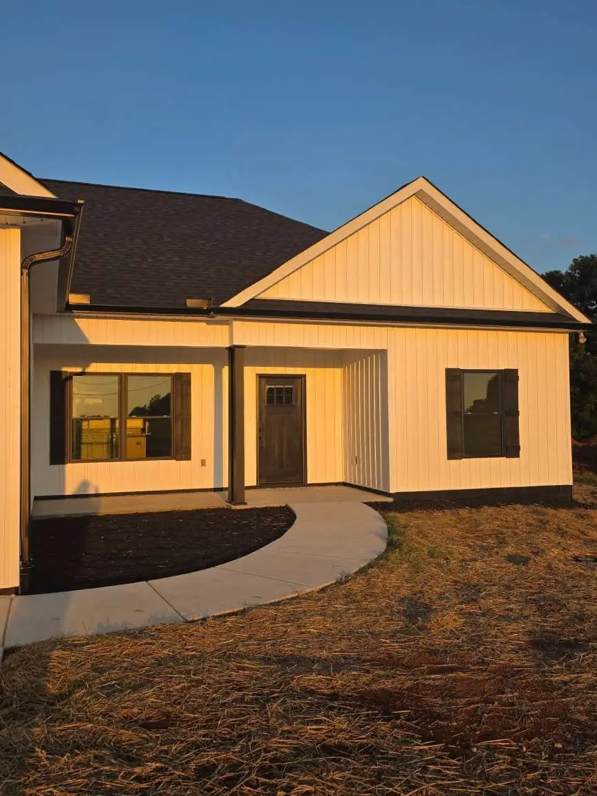 1557 Rowe Gap Rd, Winchester, TN 37398 - #2