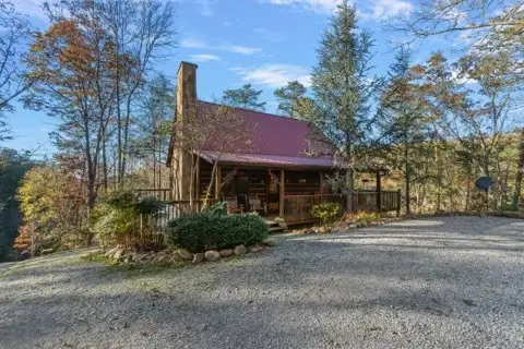 1107 Momma Bear Way, Sevierville, TN 37876