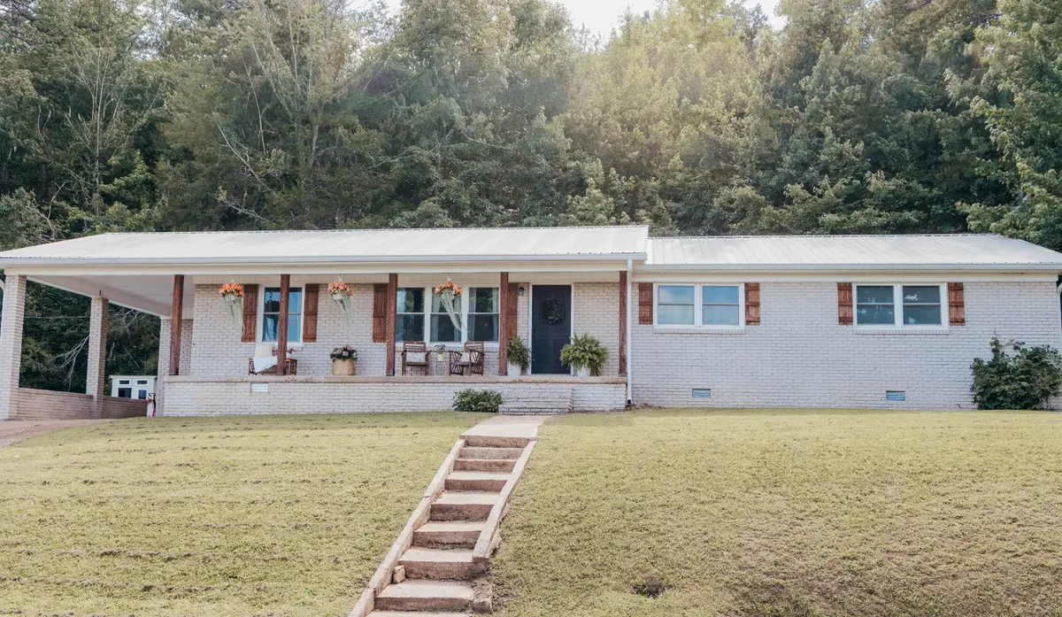 618 S High St, Waynesboro, TN 38485 - #1