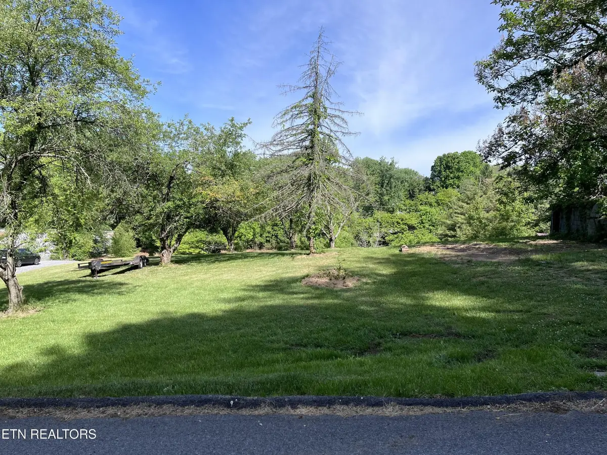 2051 Mountain View Ave, Kingsport, TN 37664 - #1