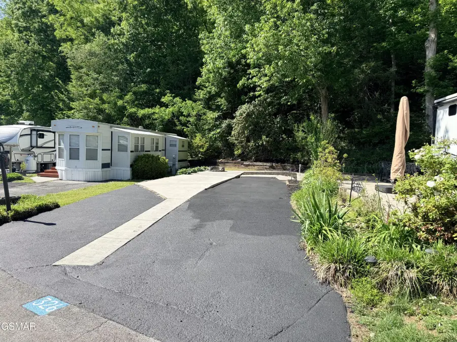 4229 E Parkway, Gatlinburg, TN 37738 - #3