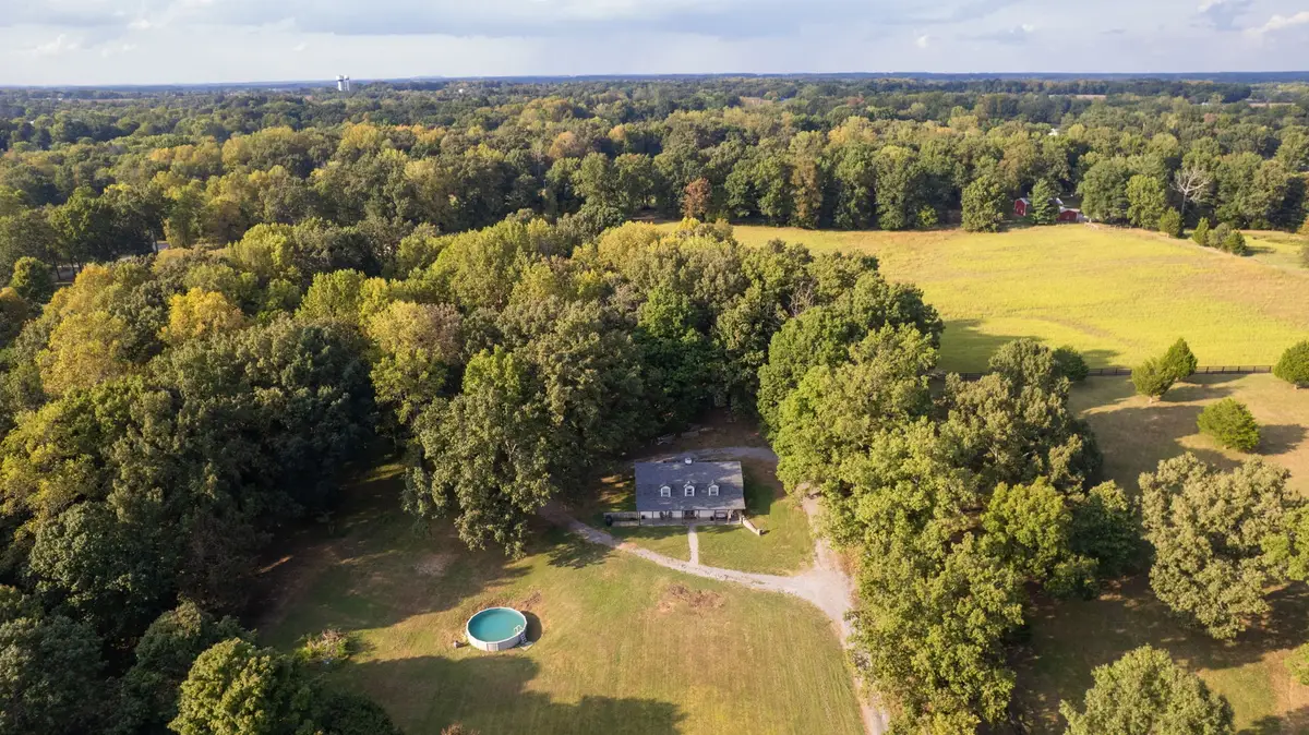 401 South Rd, Cottontown, TN 37048 - #1