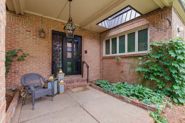 690 Timber Ln, Nashville, TN 37215