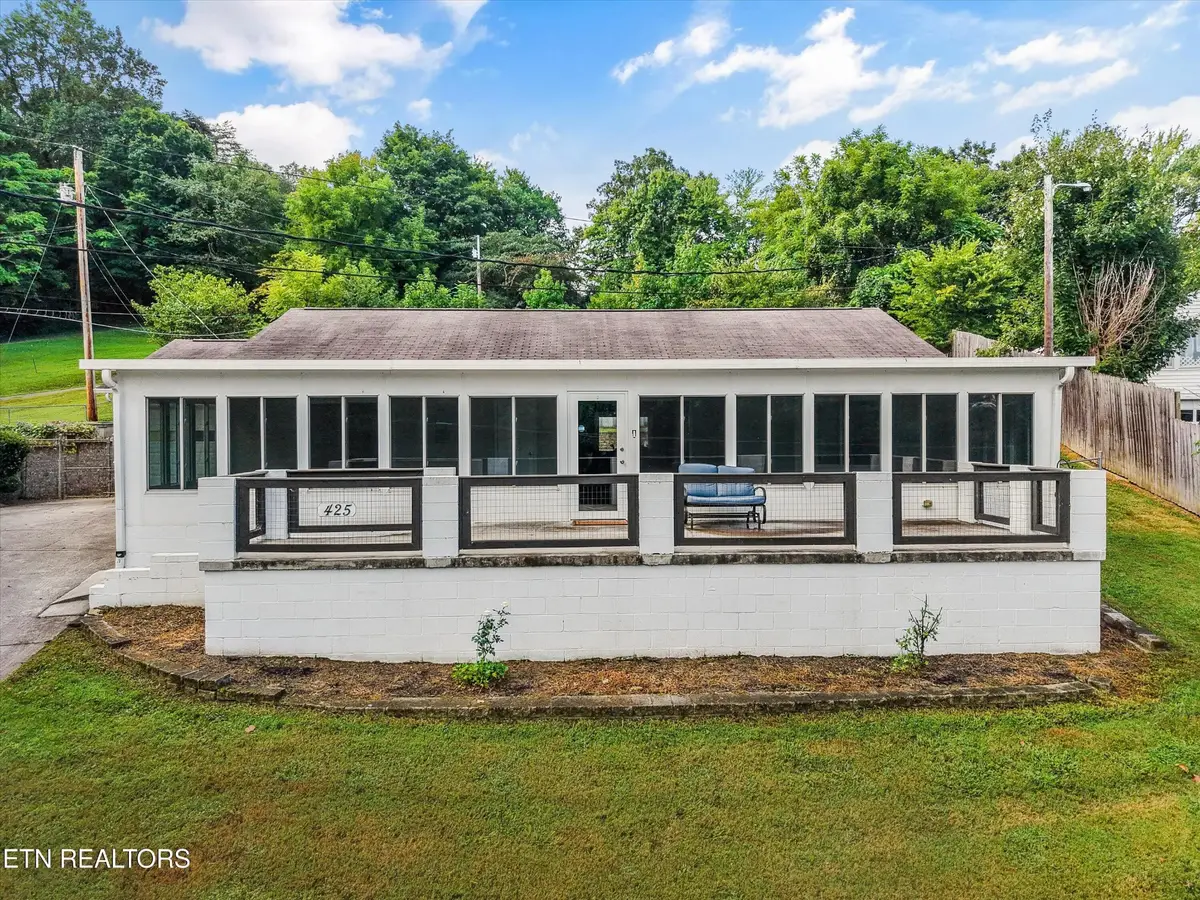 425 E Church St, Kingston, TN 37763 - #1