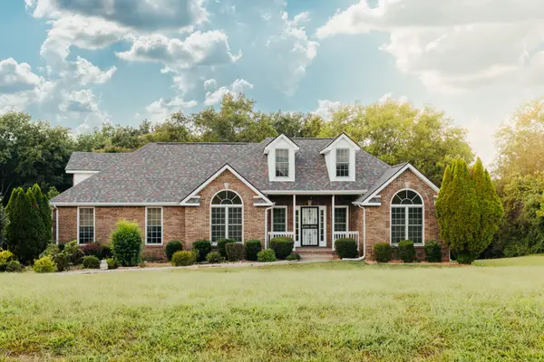 878 Countrywood Dr, Adams, TN 37010