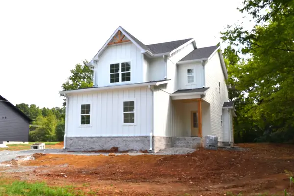 1517 Riggins Dr, Clarksville, TN 37042
