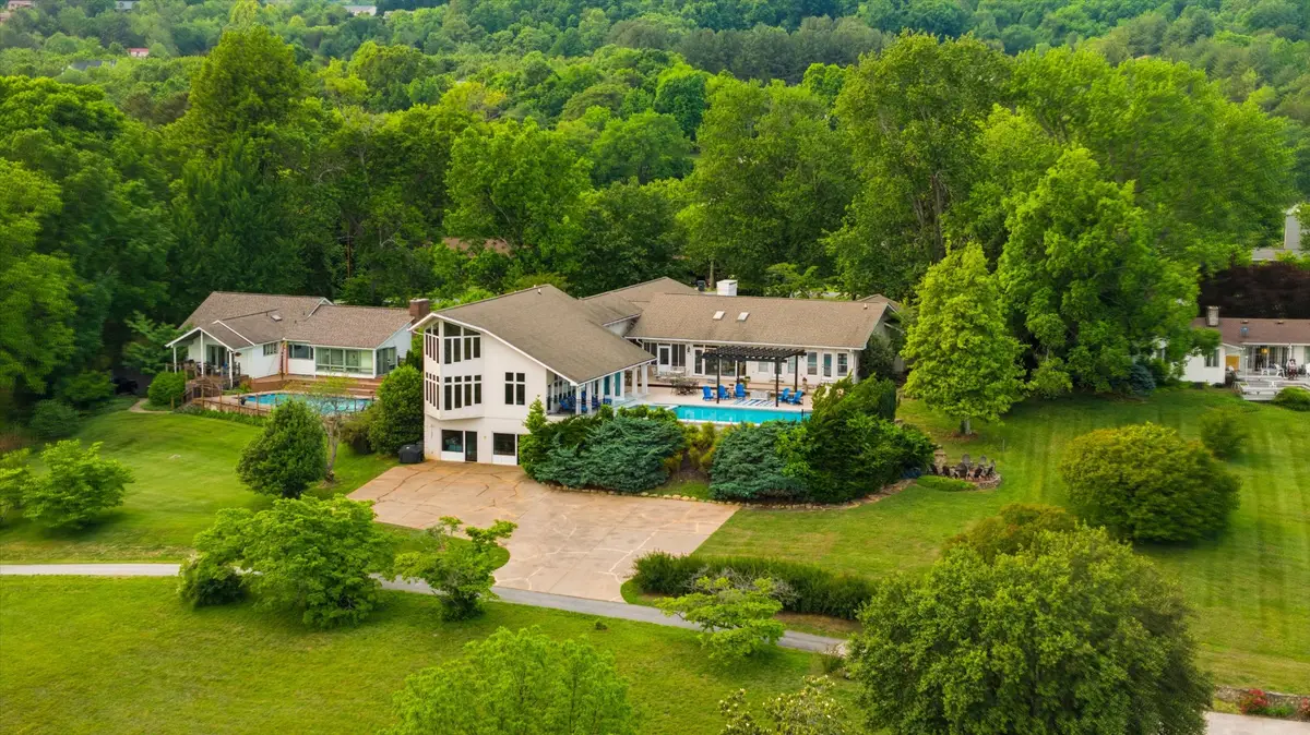 1266 Lakeview Dr, Dandridge, TN 37725 - #1