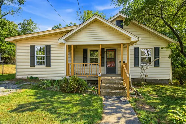 261 E Eastland St, Gallatin, TN 37066
