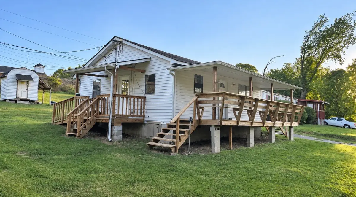 995 W Front St, Erin, TN 37061 - #1