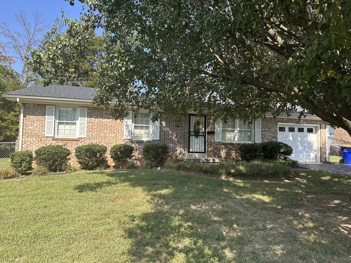 2111 Robin Rd, Bowling Green, KY 42101 - #1