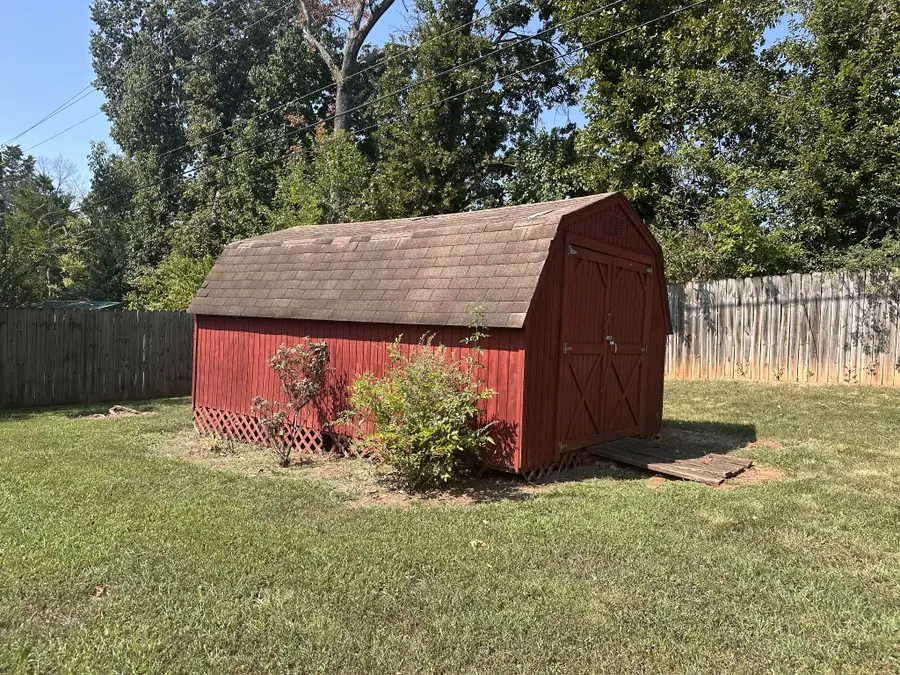 2111 Robin Rd, Bowling Green, KY 42101 - #2