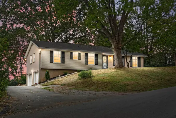 916 Beacon Dr, Clarksville, TN 37043