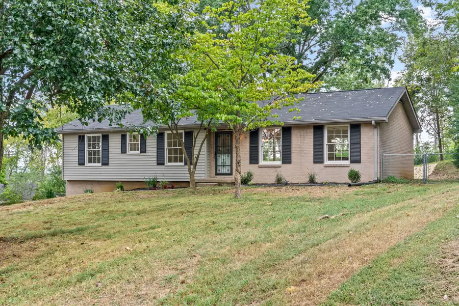 916 Beacon Dr, Clarksville, TN 37043 - #2
