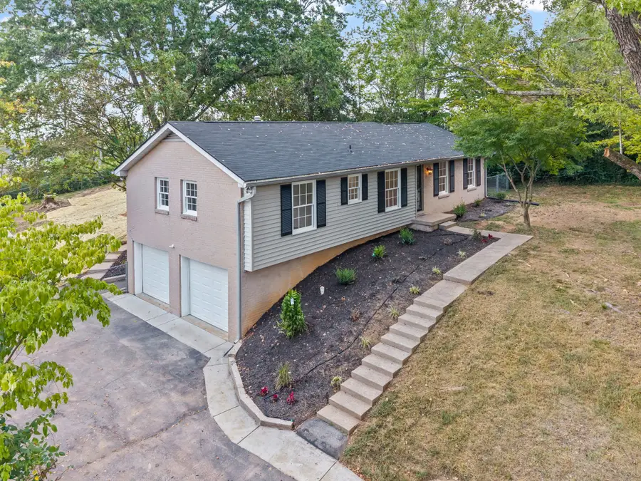 916 Beacon Dr, Clarksville, TN 37043 - #3