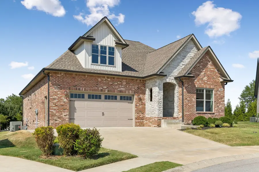 221 Dorchester Cir, Clarksville, TN 37043 - #3