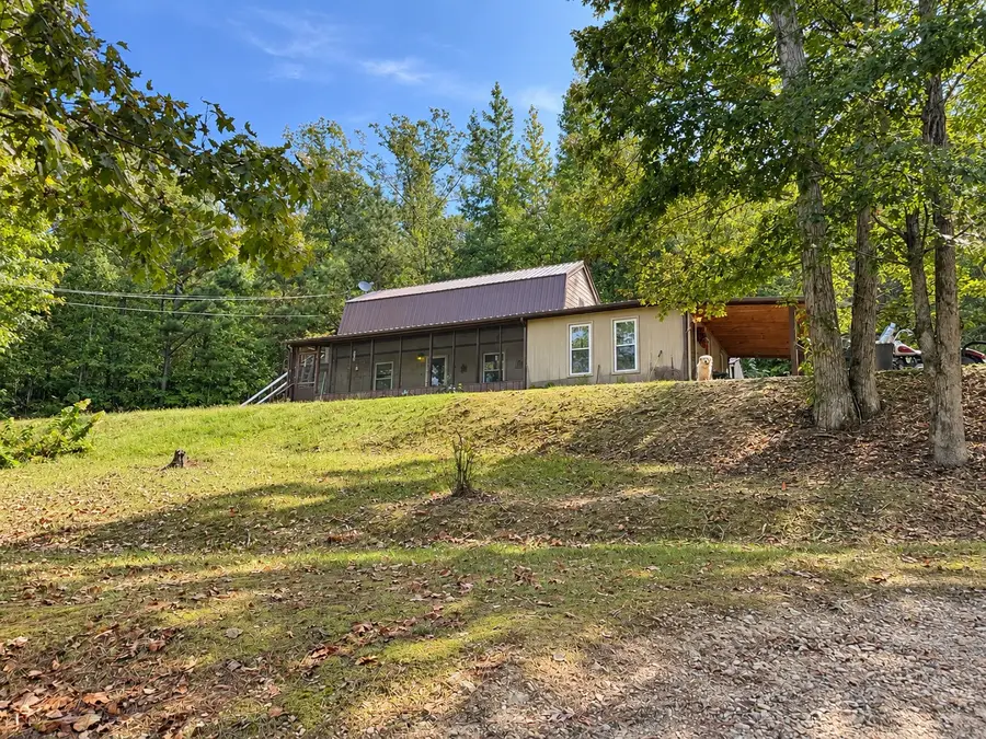 2060 Deer Creek Rd, Linden, TN 37096 - #2