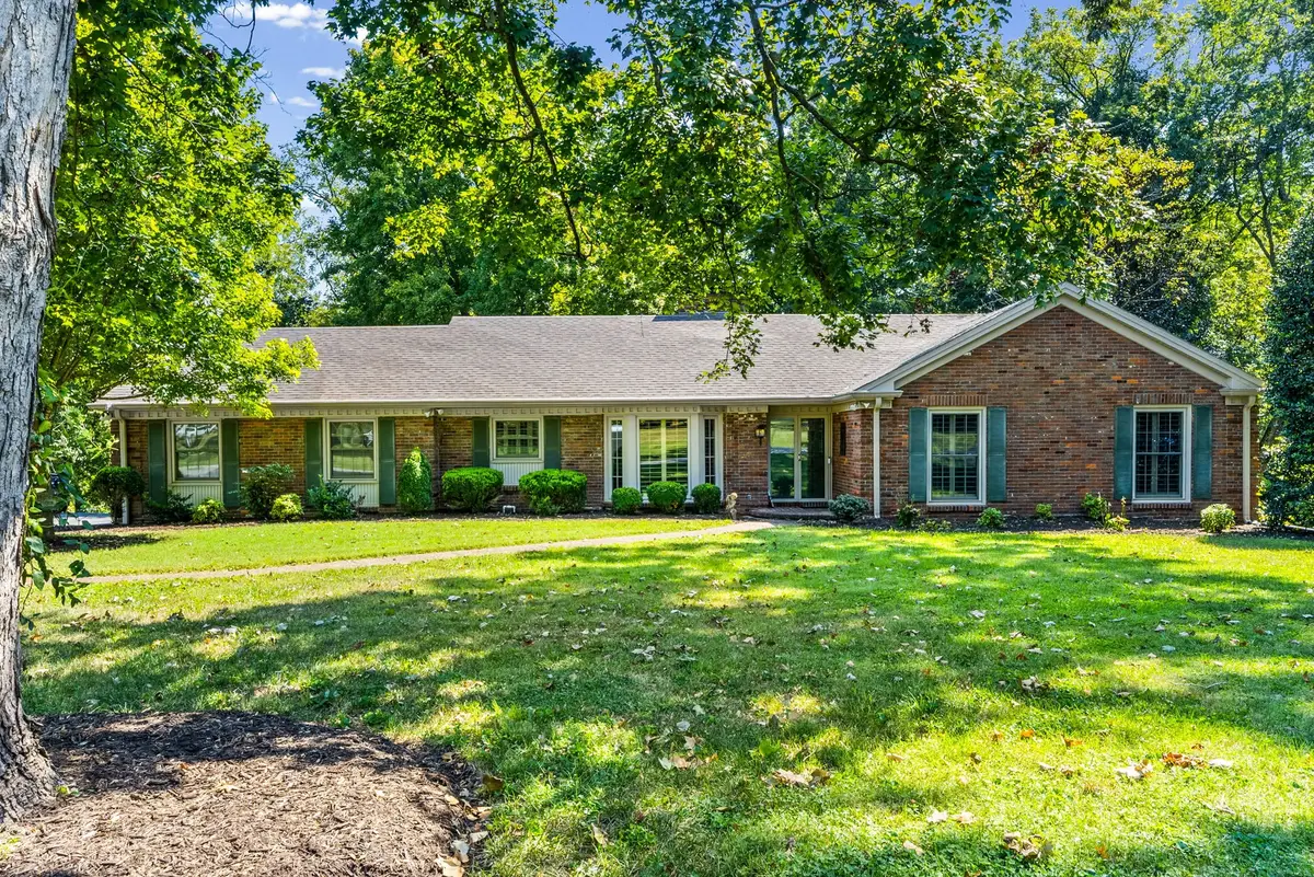 612 Deepwood Dr, Hopkinsville, KY 42240 - #1