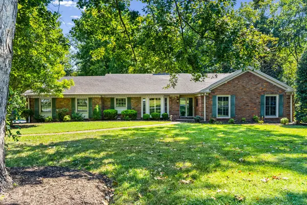 612 Deepwood Dr, Hopkinsville, KY 42240