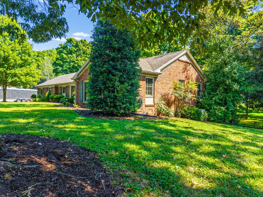 612 Deepwood Dr, Hopkinsville, KY 42240 - #3