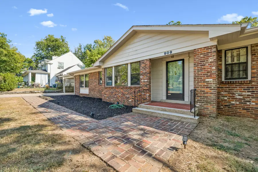 909 Hillcrest Ave, Columbia, TN 38401 - #3
