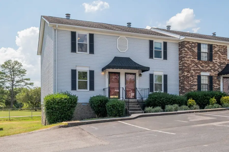 222 Edgewood Dr, Hendersonville, TN 37075 - #2