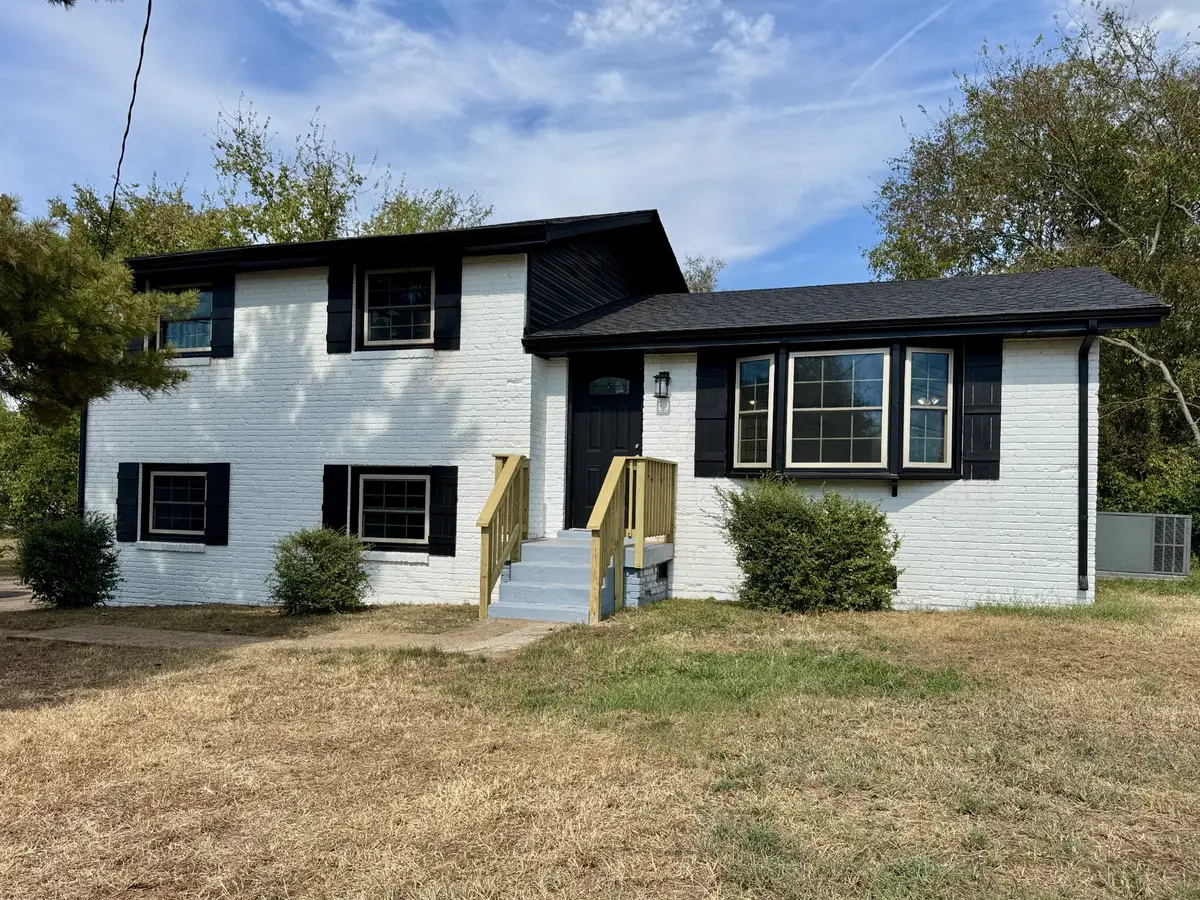 3074 Richmond Hill Dr, Nashville, TN 37207 - #1