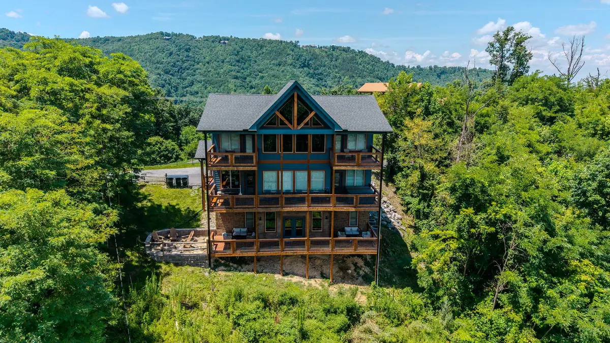 928 N Woodland Dr, Gatlinburg, TN 37738 - #1