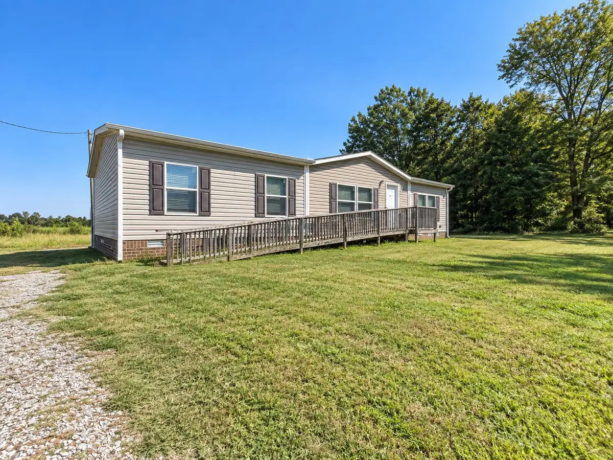 135 Charlie Lewis Rd, Trenton, TN 38382 - #1
