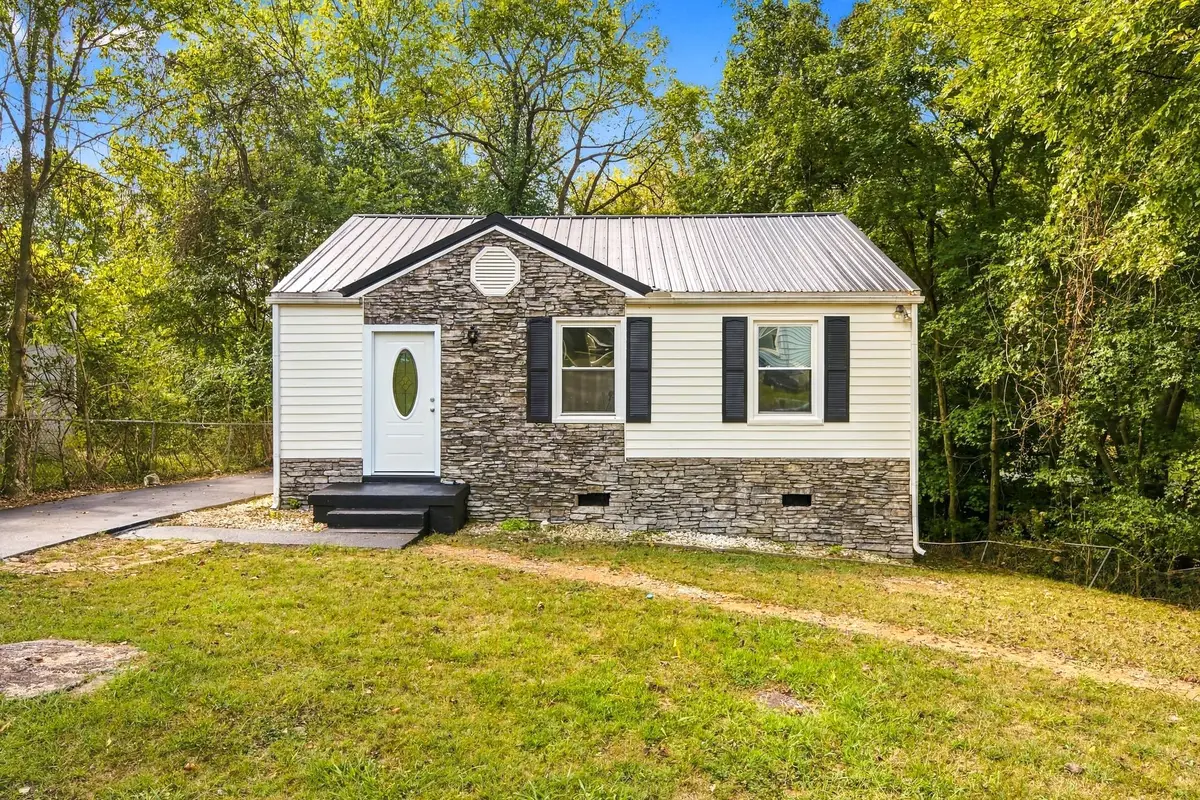 1300 Sunnyview Dr, Clarksville, TN 37040 - #1