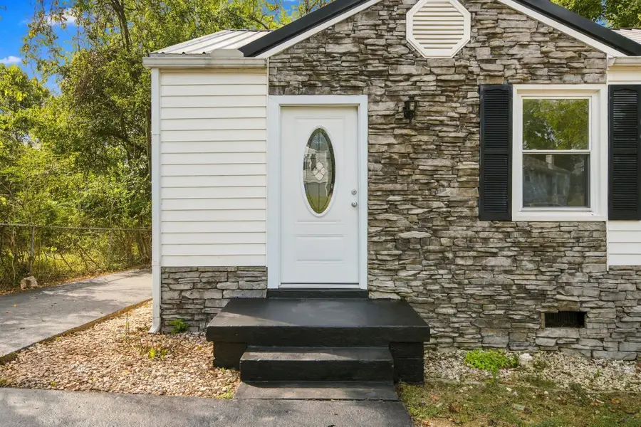 1300 Sunnyview Dr, Clarksville, TN 37040 - #3