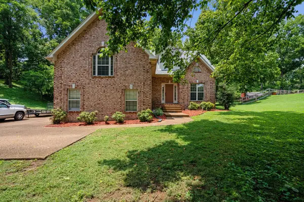 1011 Dickens Dr, Mount Juliet, TN 37122