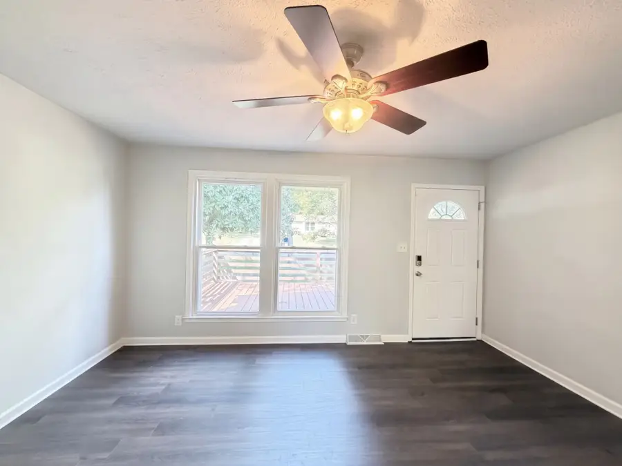402 Jordan Rd, Clarksville, TN 37042 - #3