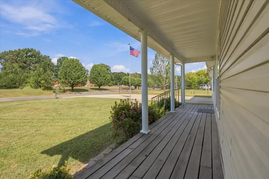 100 Meadows Ln, Mc Ewen, TN 37101 - #3