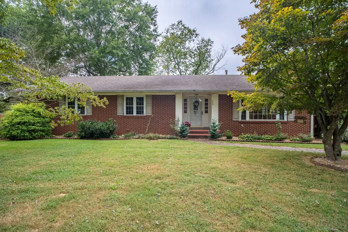 225 Caperton Ave, Lawrenceburg, TN 38464 - #1