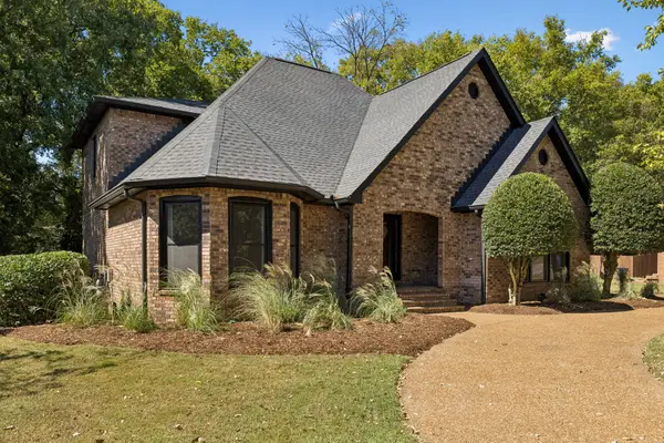 224 Pebble Glen Dr, Franklin, TN 37064