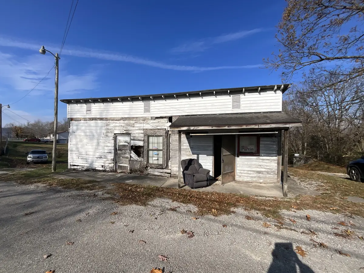 341 Davenport Rd, La Follette, TN 37766 - #1