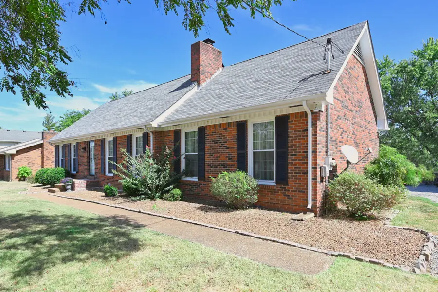 427 Walton Ferry Rd, Hendersonville, TN 37075 - #2
