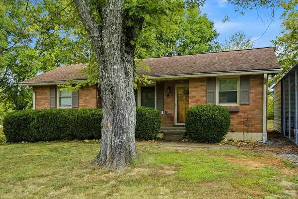 945 Bowling Branch Rd, Cottontown, TN 37048