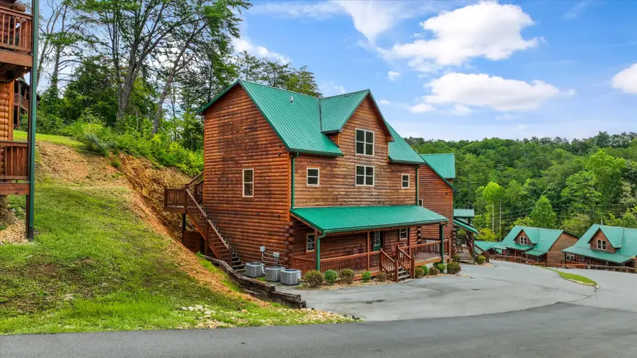 2932 Fiddlers Creek Way, Pigeon Forge, TN 37863 - #3
