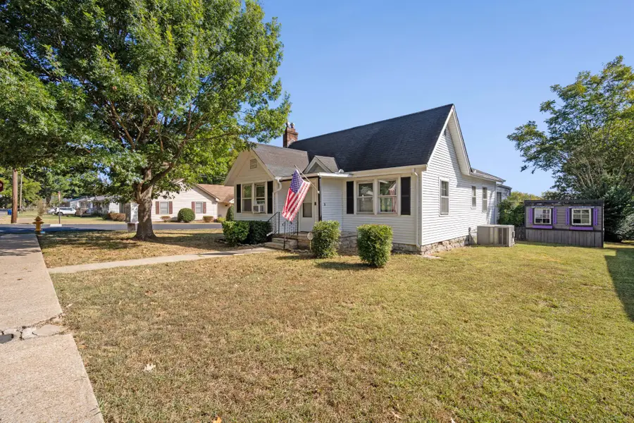 208 Hobson Ave, Shelbyville, TN 37160 - #2