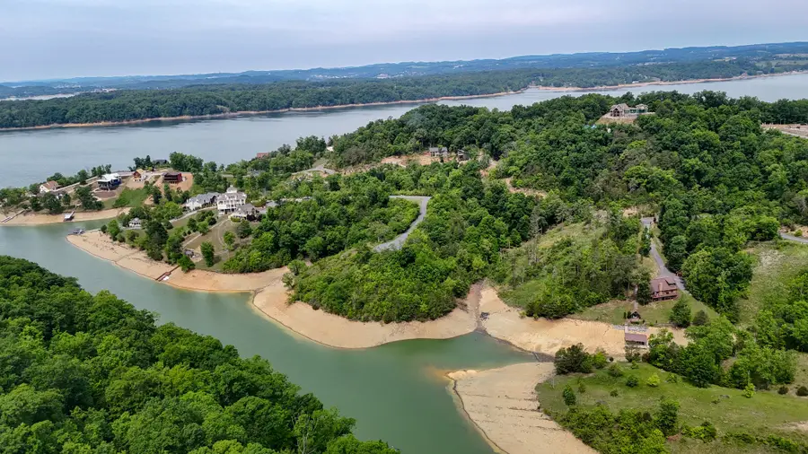 26 Stone Bridge Dr, Dandridge, TN 37725 - #3