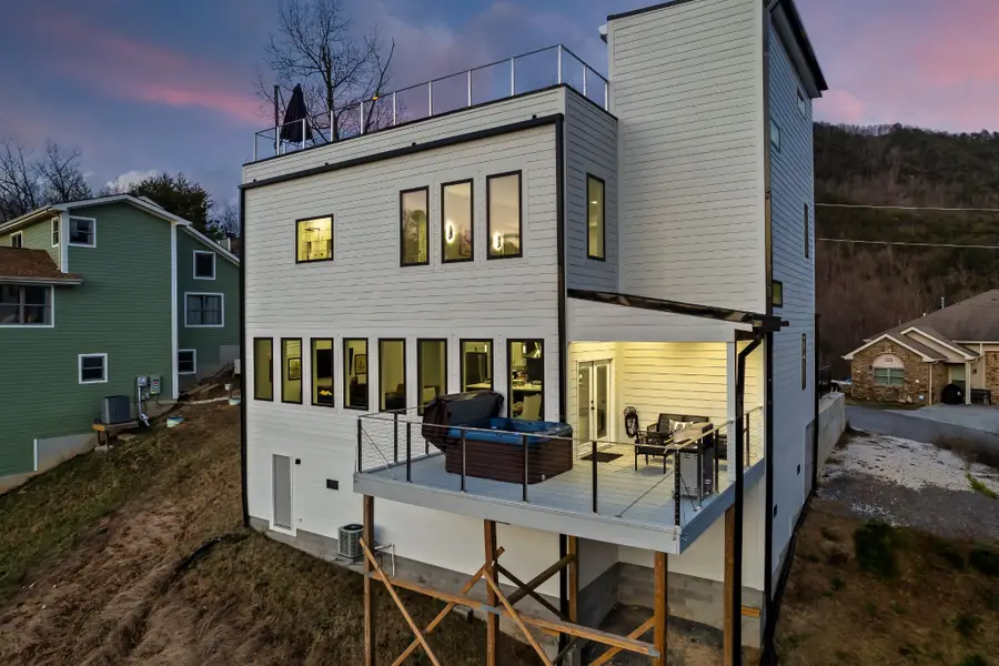 713 John Sevier Dr, Sevierville, TN 37876 - #3
